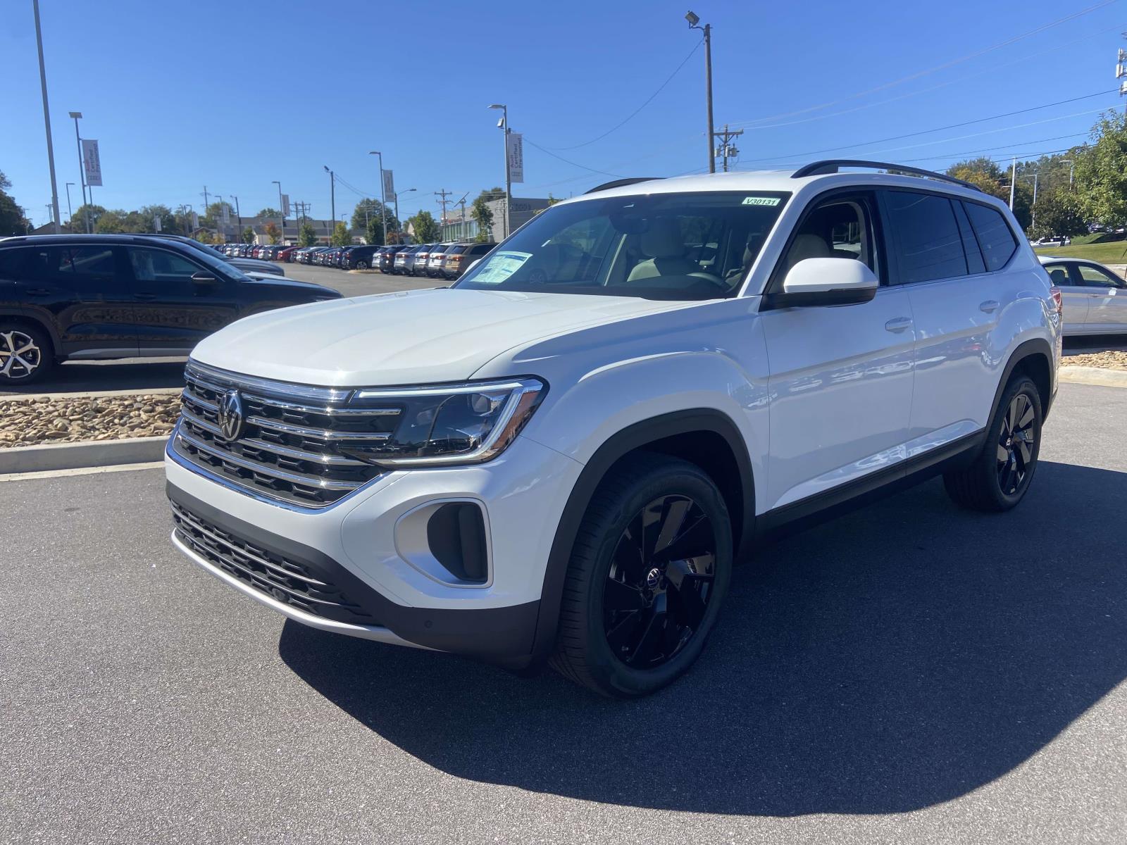 2026 Volkswagen Atlas SE Technology photo 2