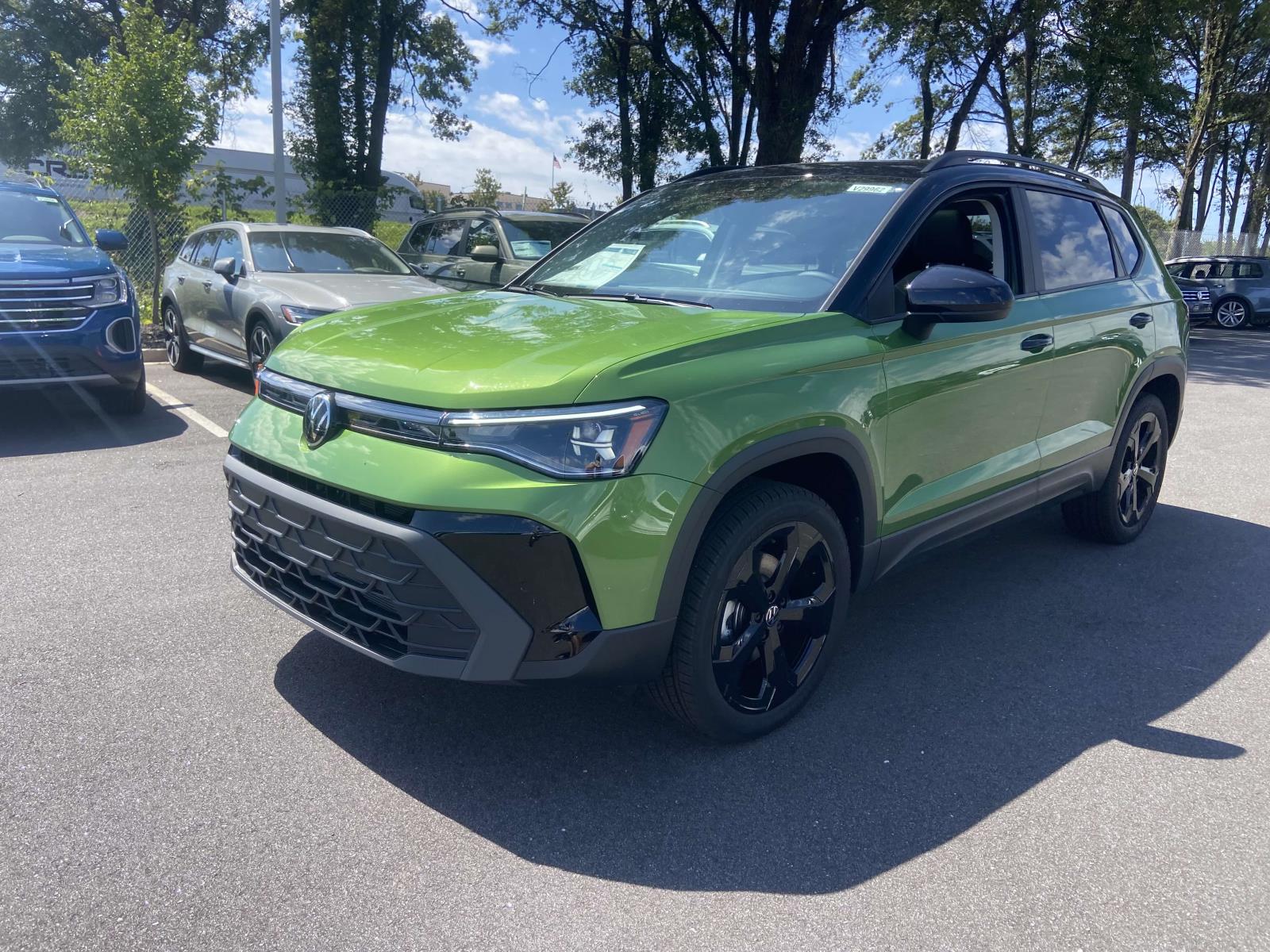 2025 Volkswagen Taos SE photo 3