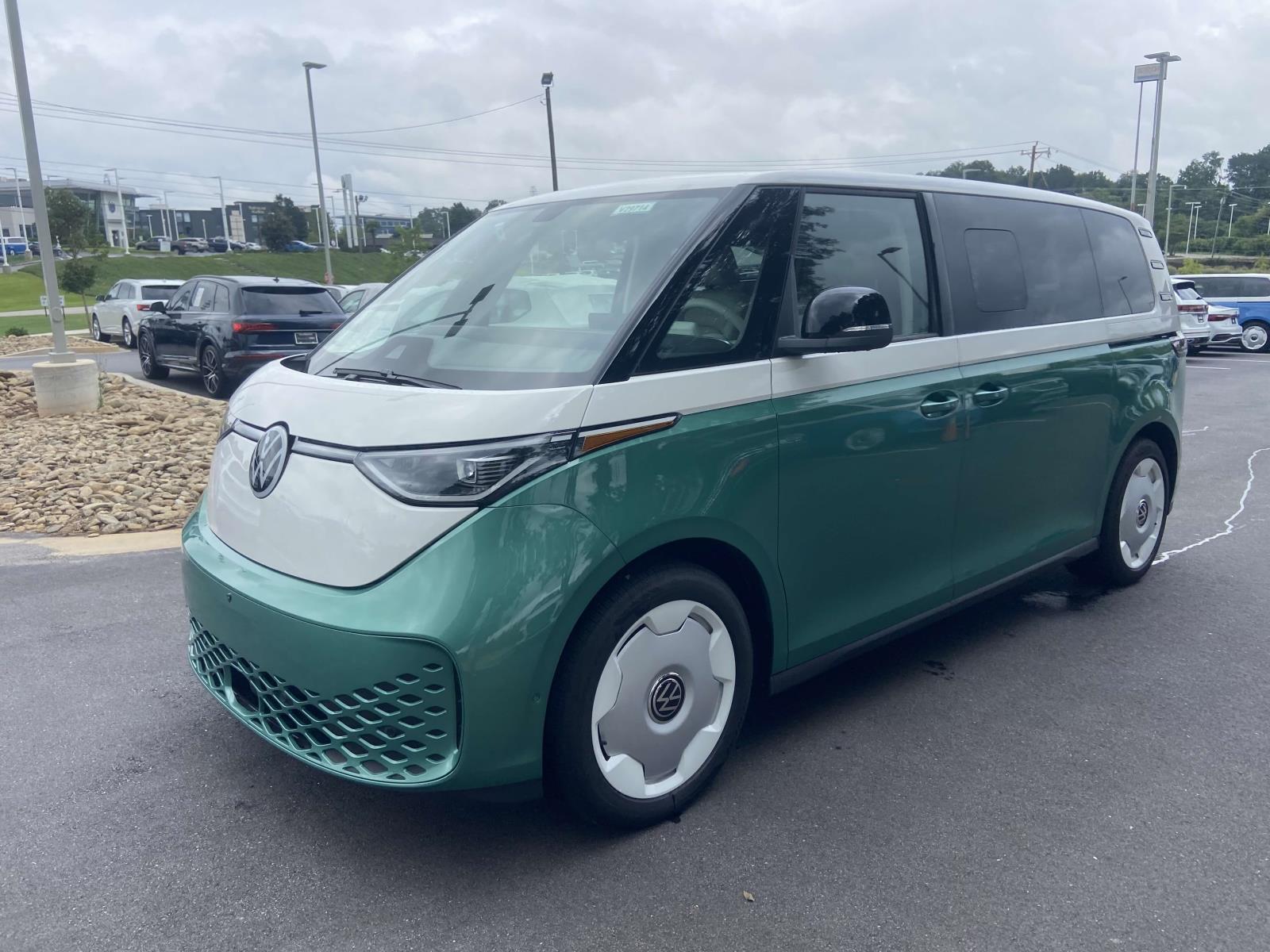 2025 Volkswagen ID. Buzz photo 3