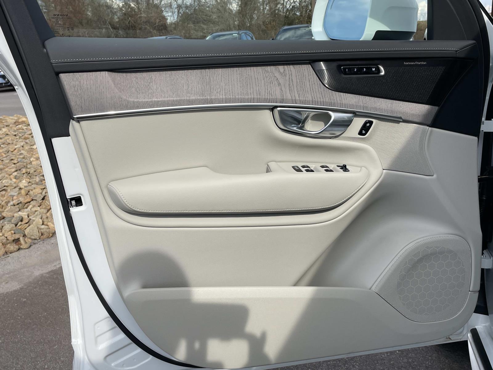 2026 Volvo XC90 Ultra - Photo 16