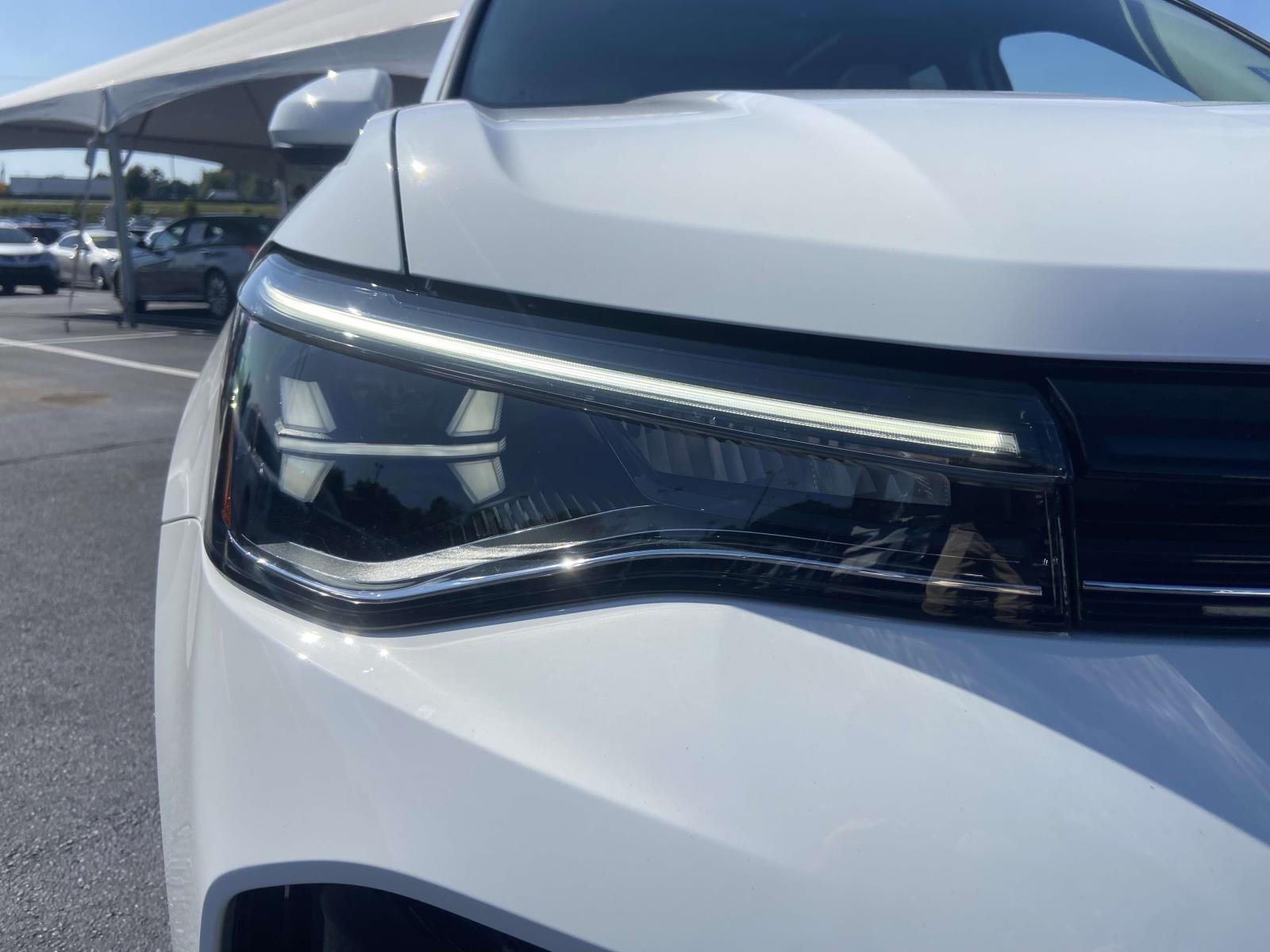 2025 Volkswagen Taos SE photo 3