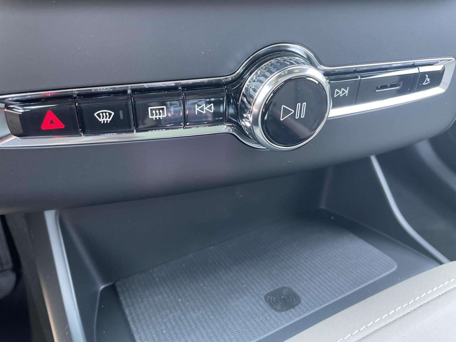 2026 Volvo XC90 Plus - Photo 27