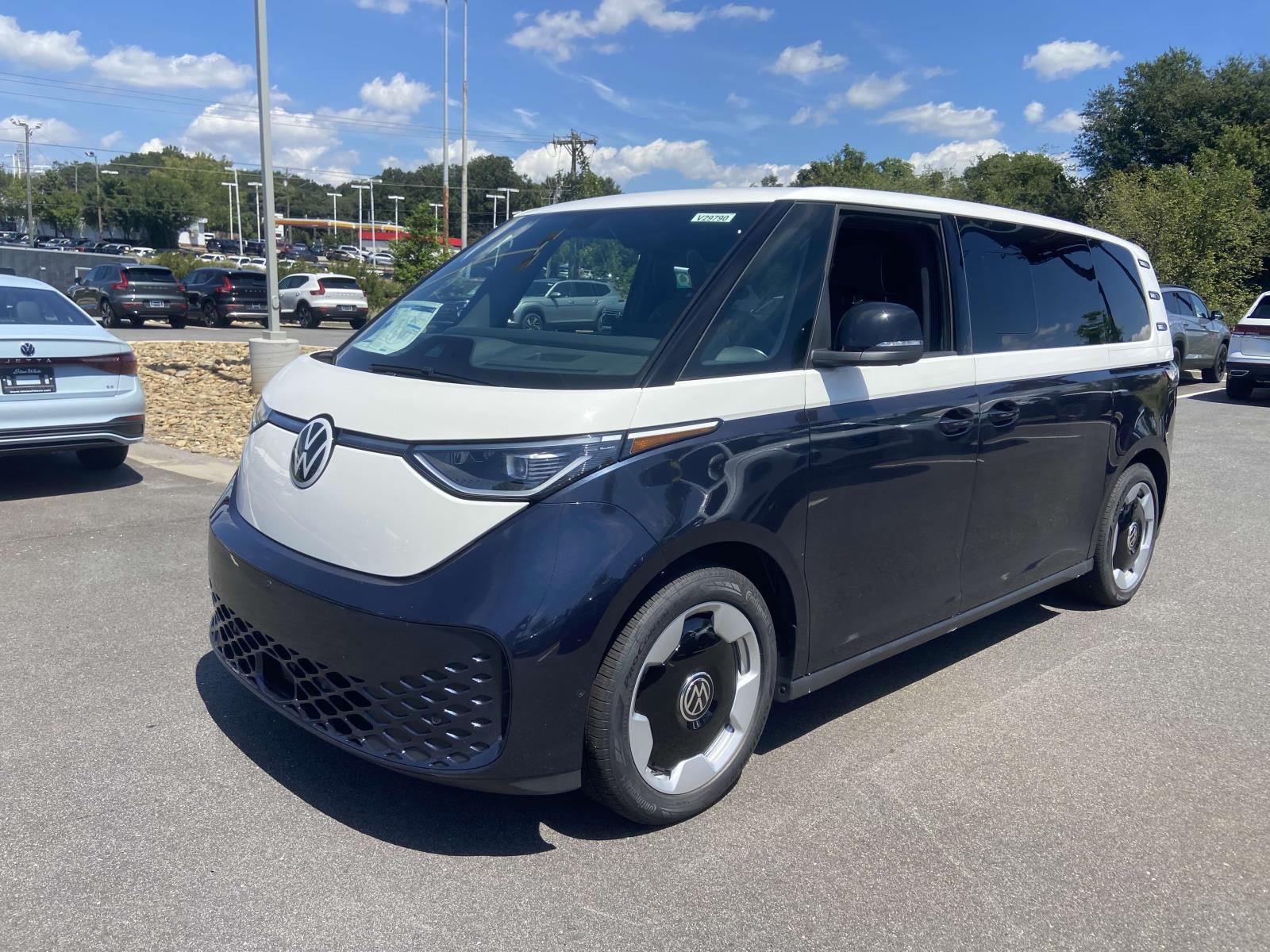 2025 Volkswagen ID. Buzz Pro Plus photo 3