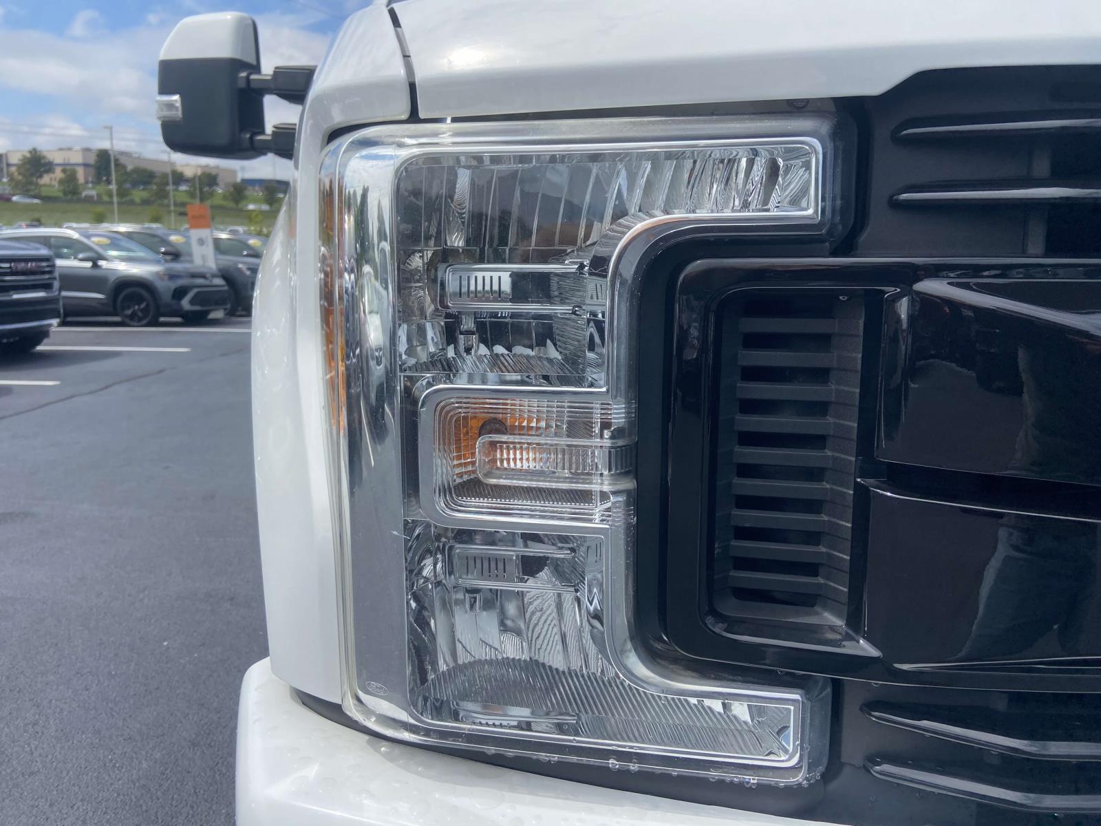 2017 Ford F-350 Lariat photo 4