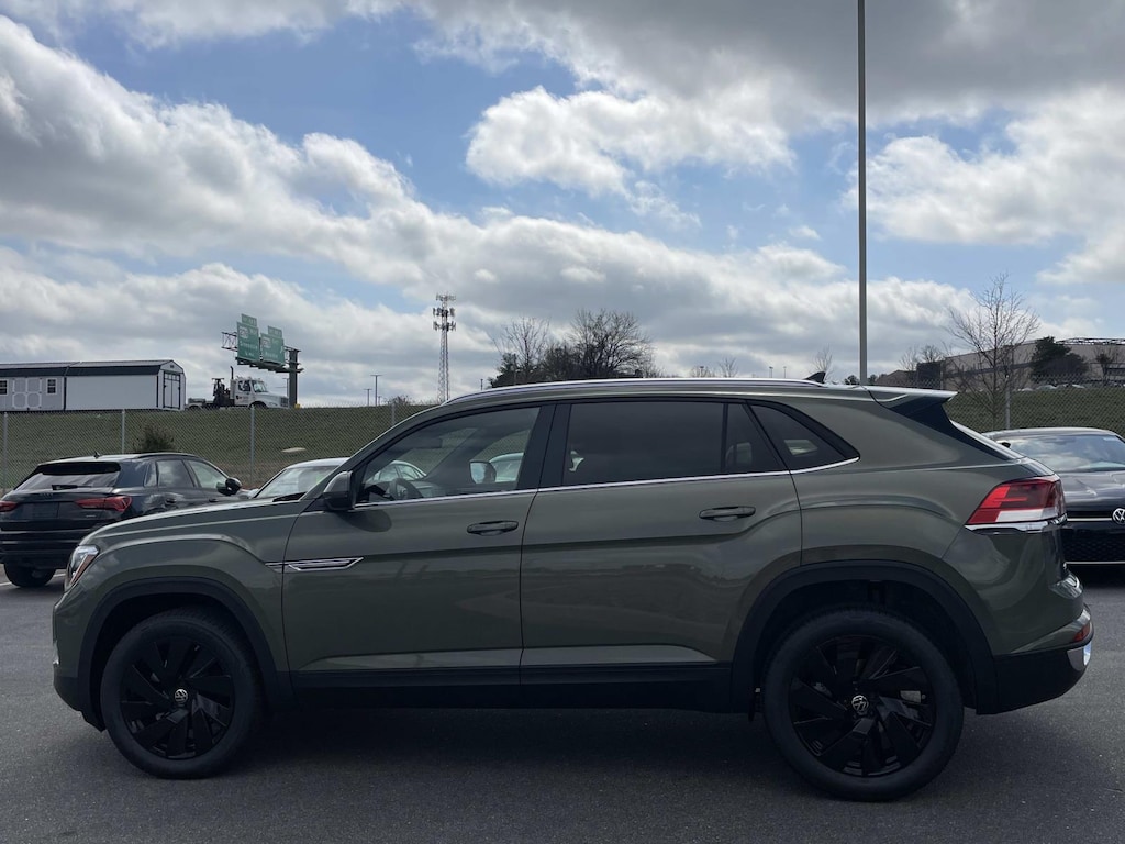 New 2026 Volkswagen Atlas Cross Sport 2.0T SE w/Technology FWD Sport Utility