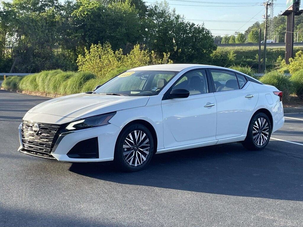 Used 2025 Nissan Altima SV FWD Car