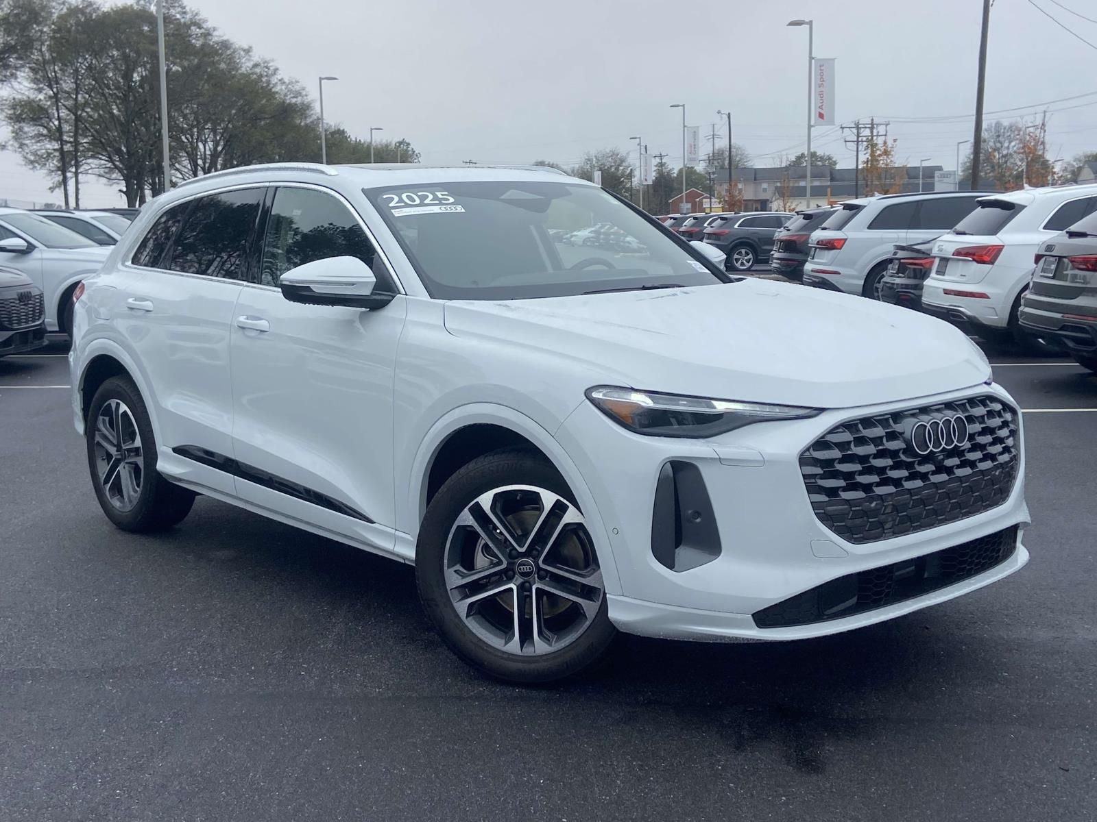 2025 Audi New Q5 Premium Plus's photo