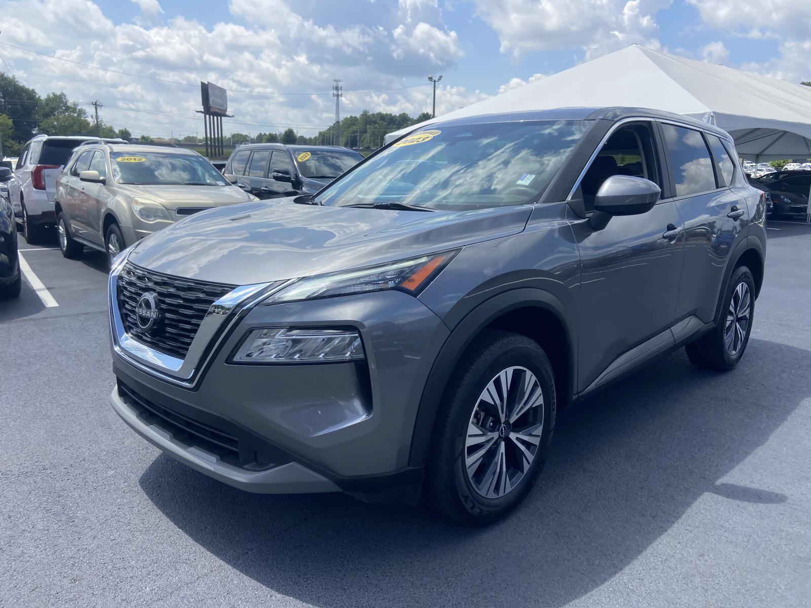 2023 Nissan Rogue SV photo 3