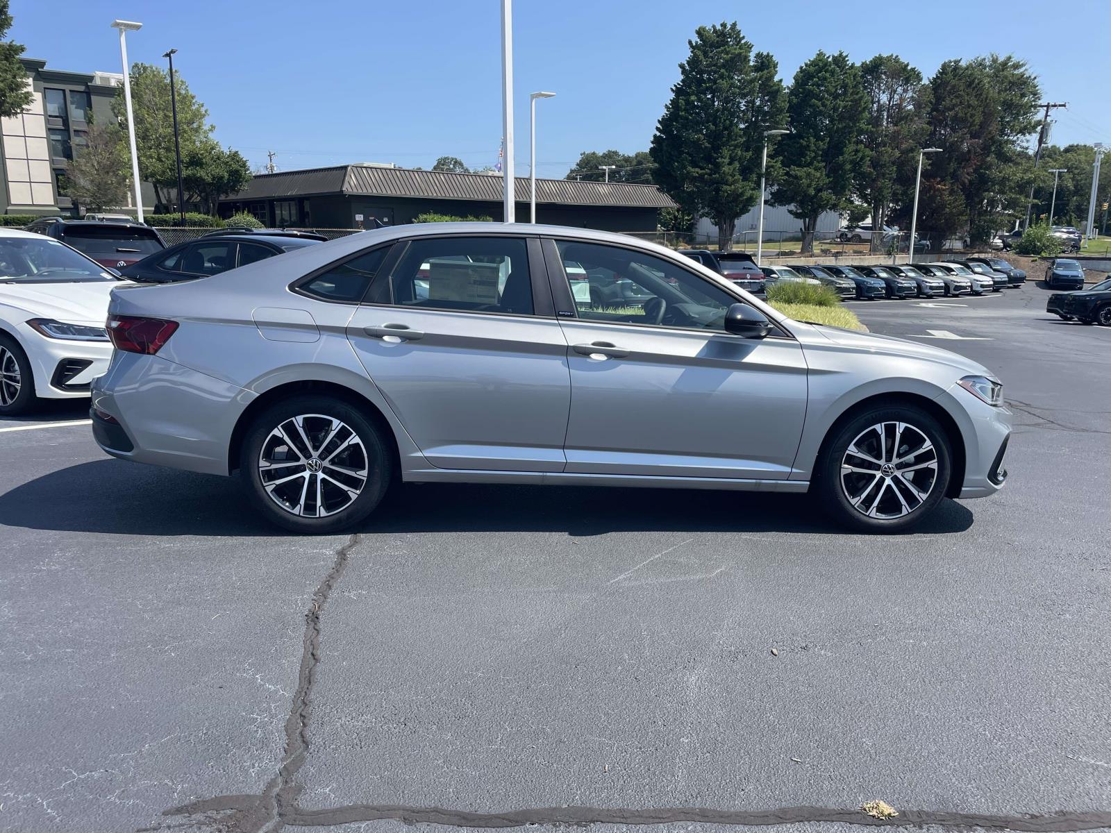 2026 Volkswagen Jetta Sport - Photo 8