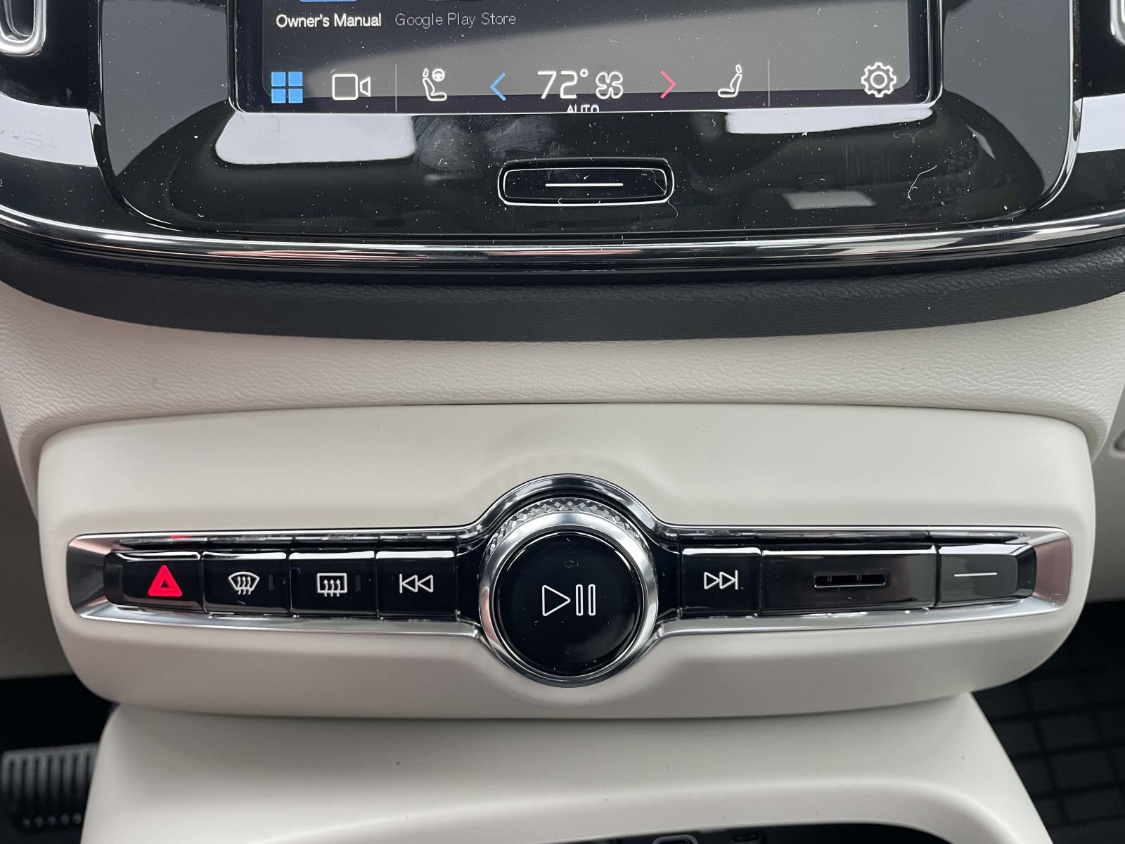 2025 Volvo XC40 Plus - Photo 29