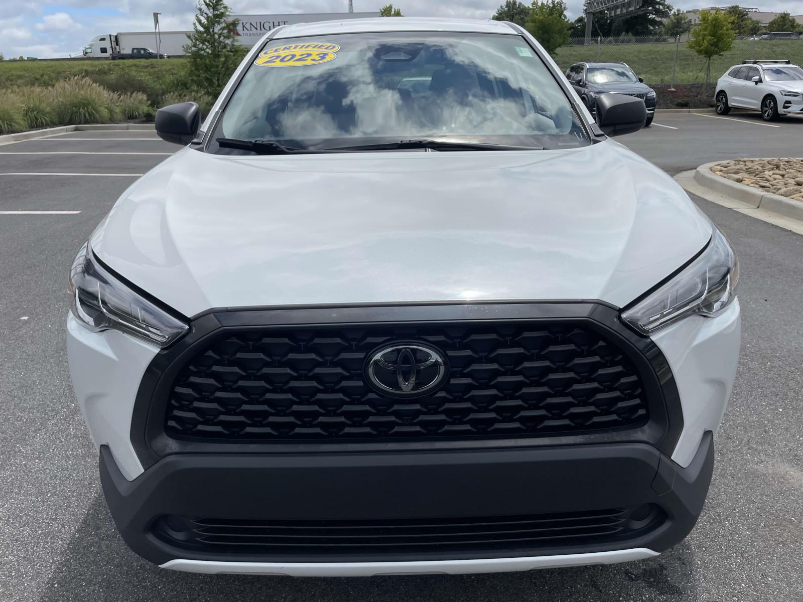 2023 Toyota Corolla Cross L photo 2