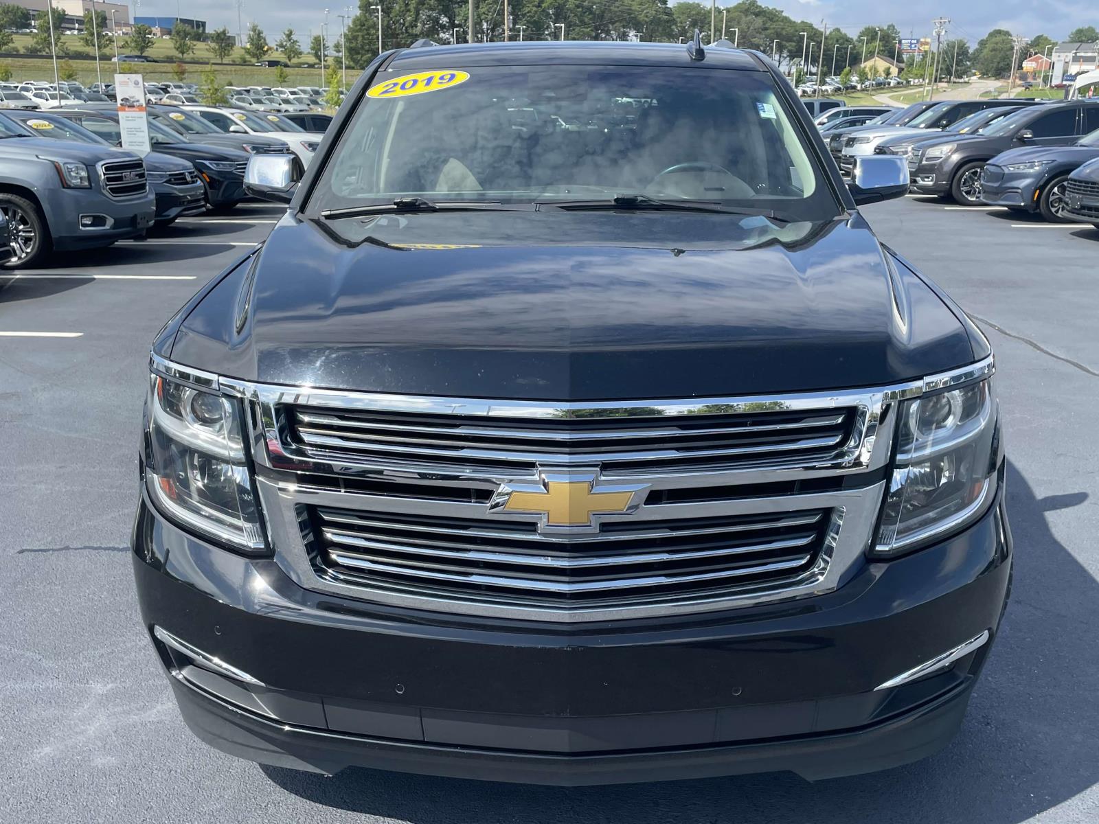 2019 Chevrolet Tahoe Premier photo 2