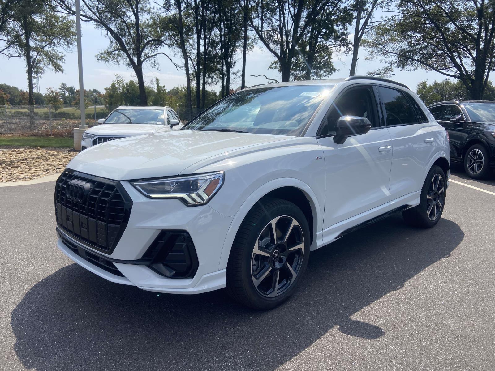 2025 Audi Q3 S line Premium Plus photo 3