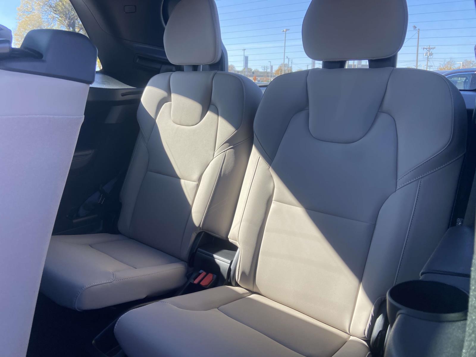 2026 Volvo XC90 Plus - Photo 13