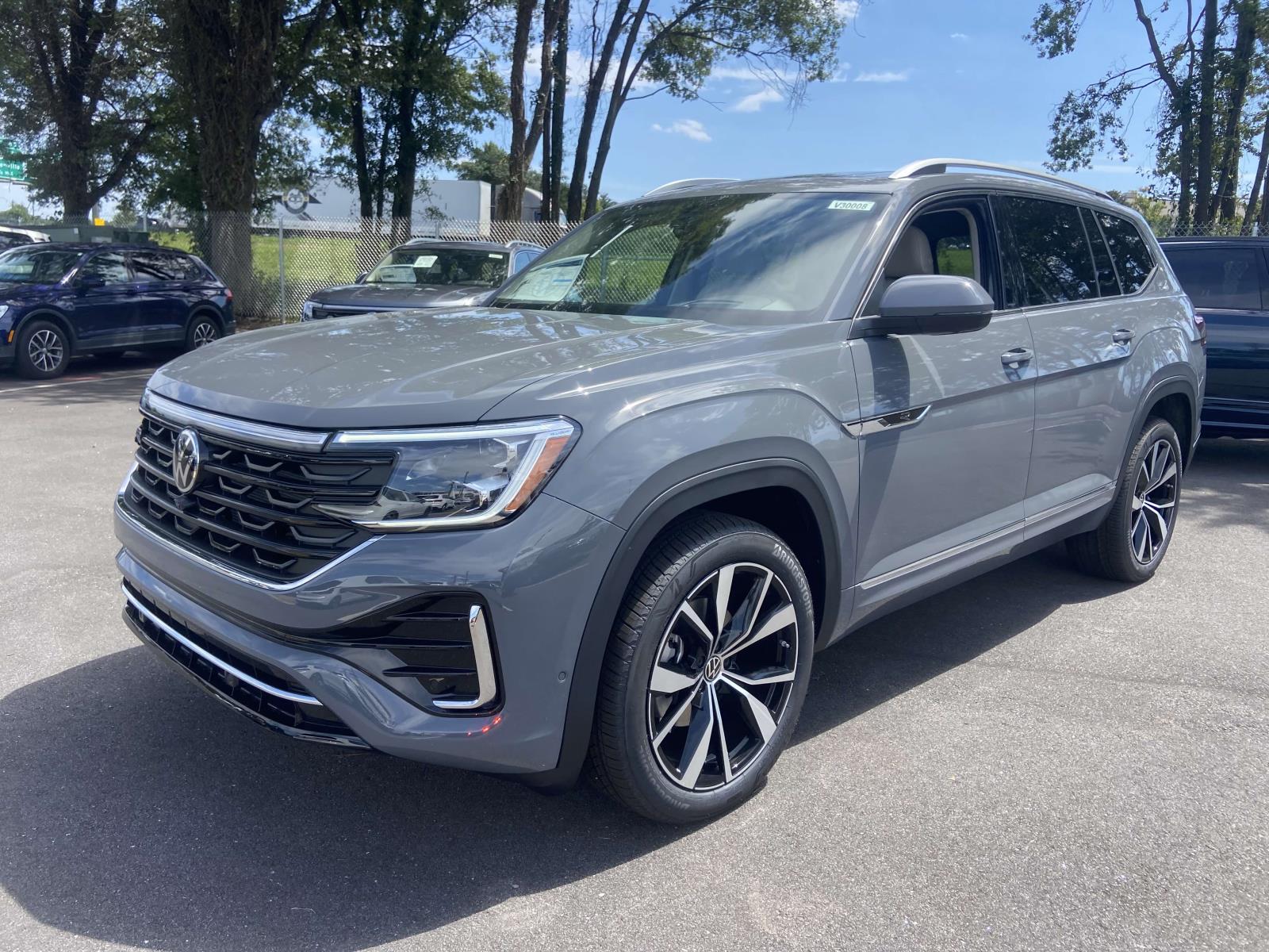 2026 Volkswagen Atlas SEL Premium R-Line photo 3