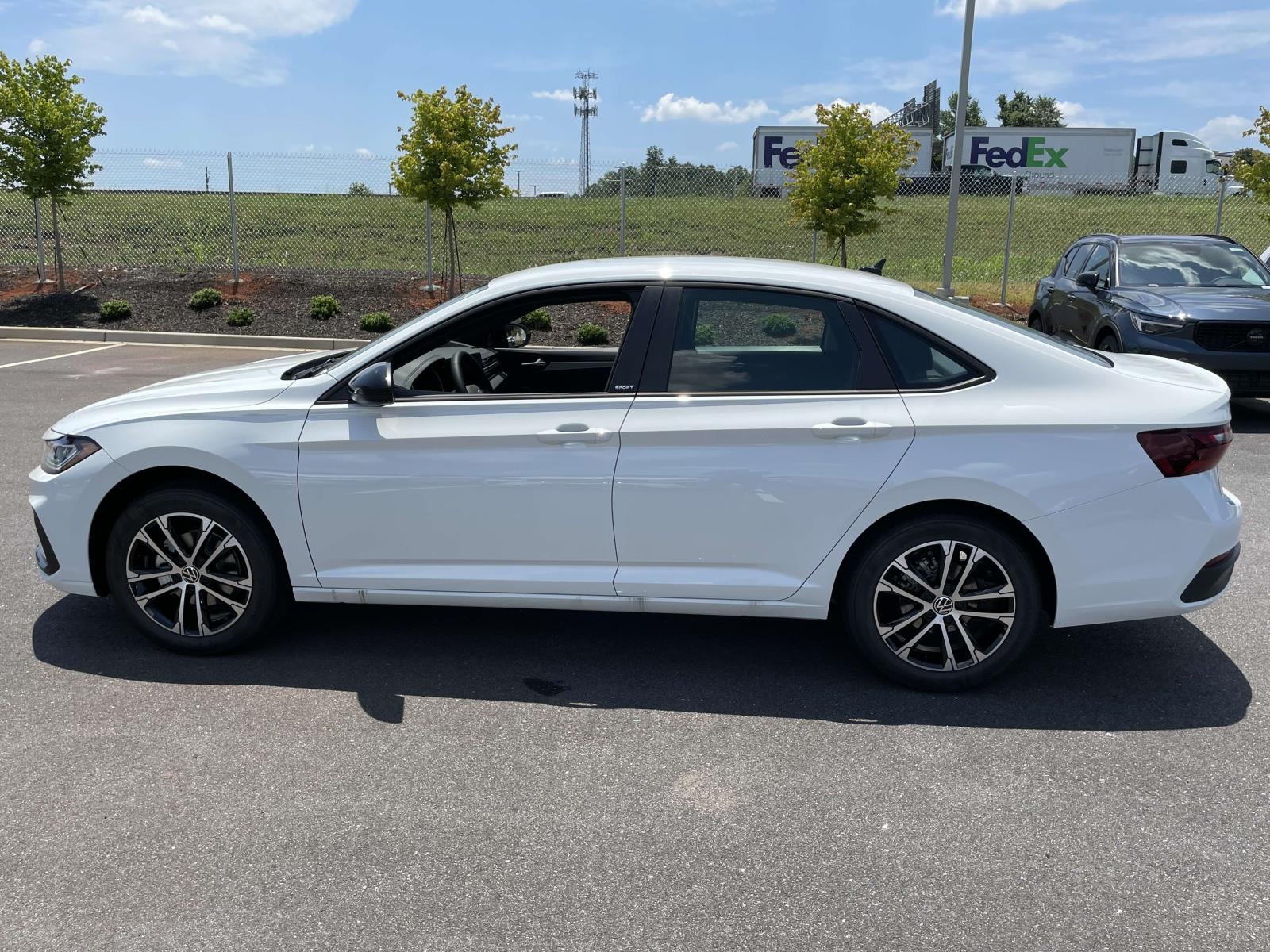 2025 Volkswagen Jetta 1.5T Sport photo 4