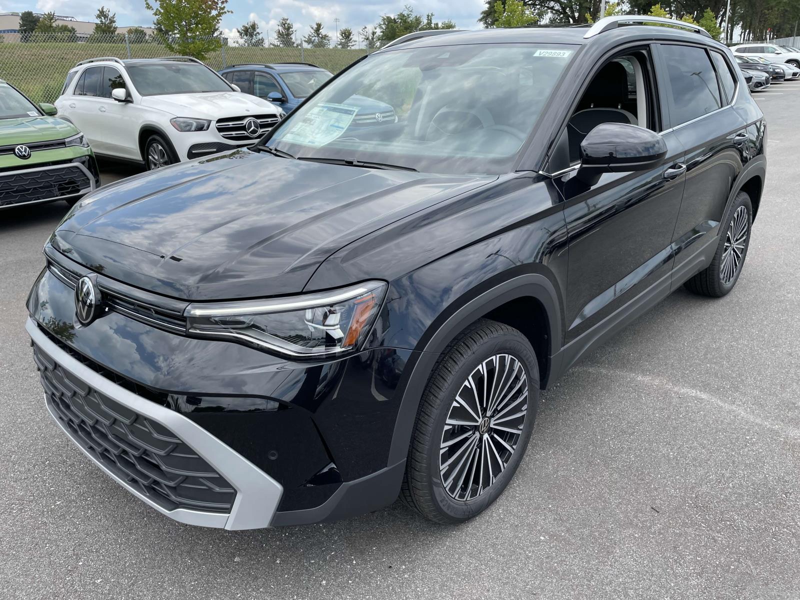 2025 Volkswagen Taos SE photo 3