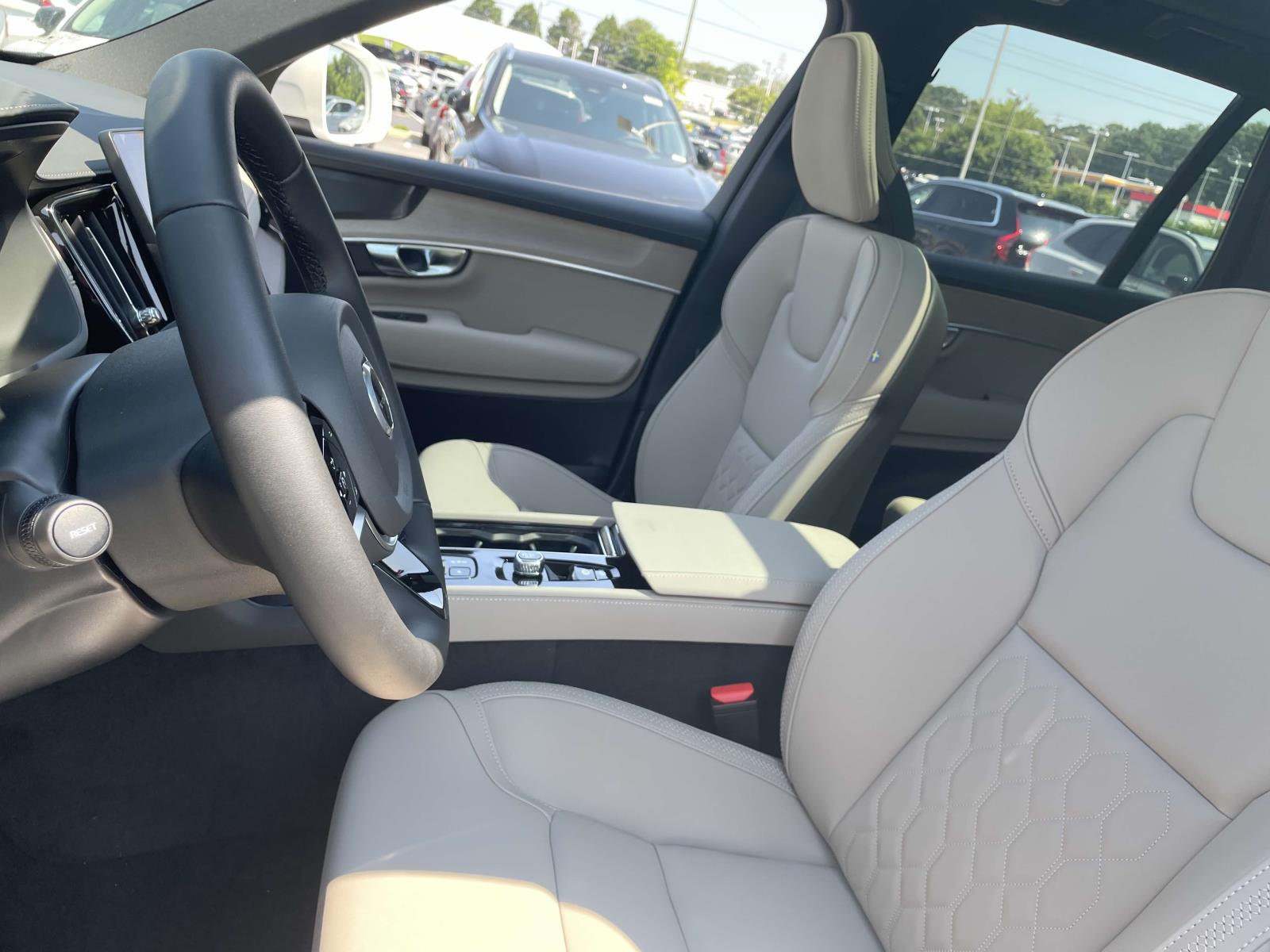 2026 Volvo XC90 Plus - Photo 16