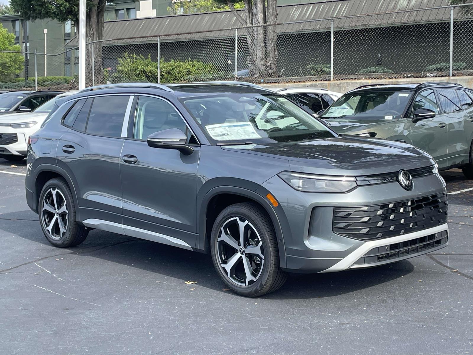 2026 Volkswagen Tiguan 2.0T SE's photo