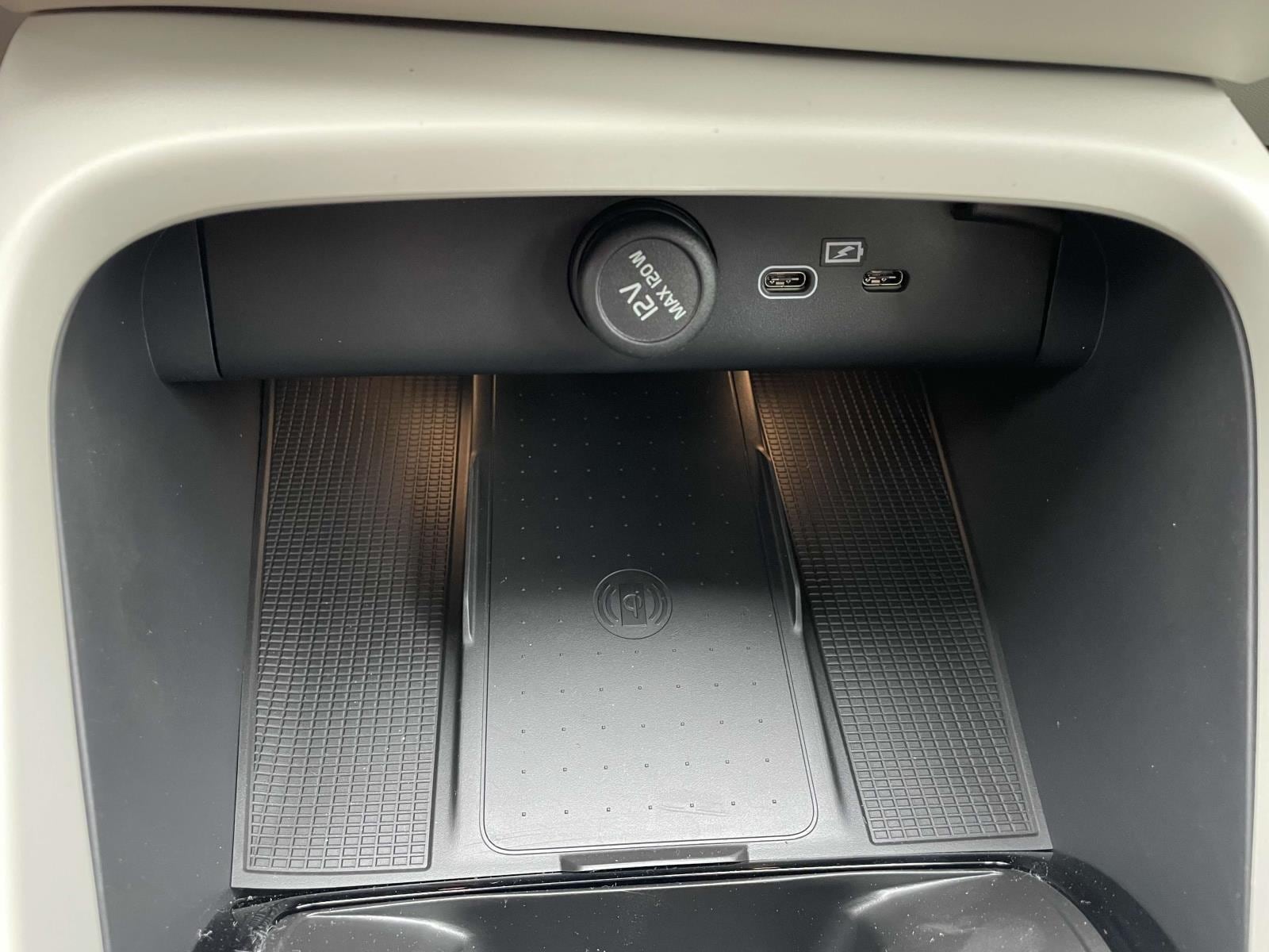 2025 Volvo XC40 Plus - Photo 30