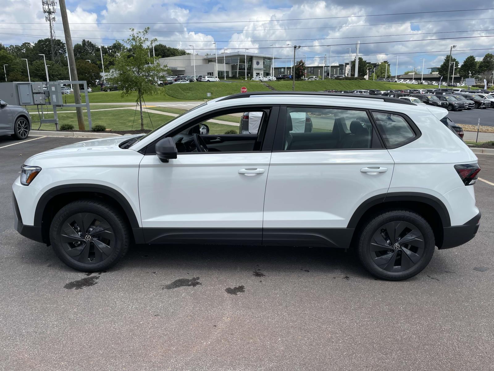 2025 Volkswagen Taos S photo 4