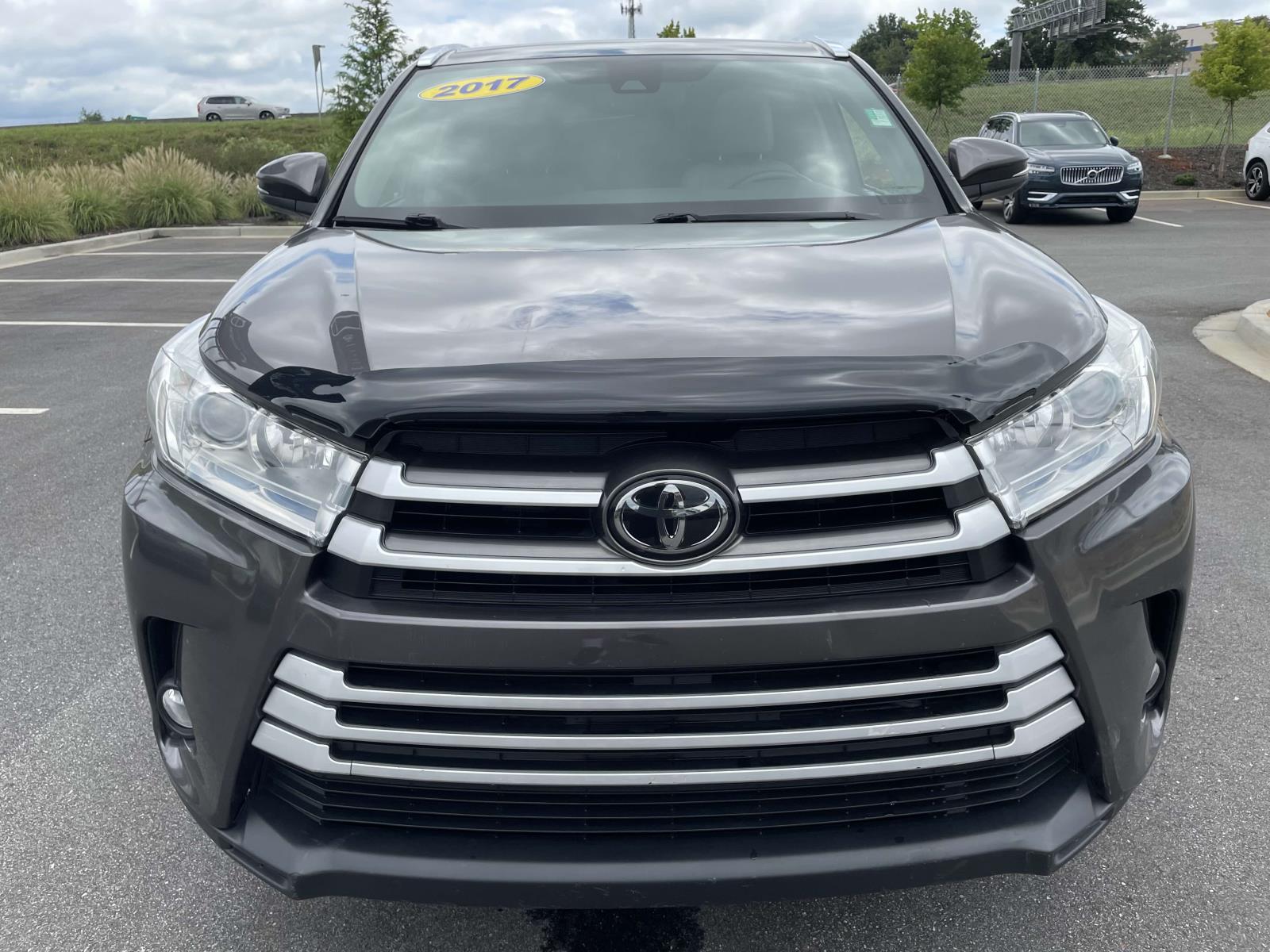 2017 Toyota Highlander XLE photo 2