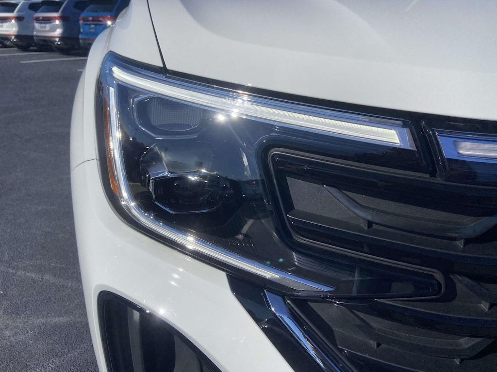 Used 2025 Volkswagen Atlas Cross Sport 2.0T SE FWD Sport Utility