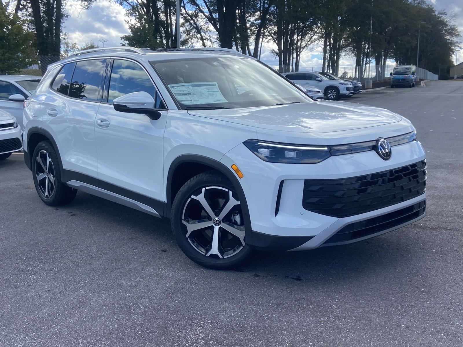 2026 Volkswagen Tiguan SE's photo