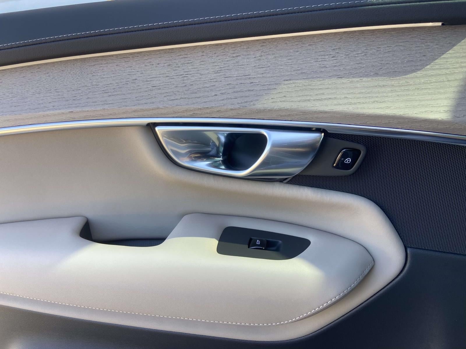 2026 Volvo XC90 Plus - Photo 17