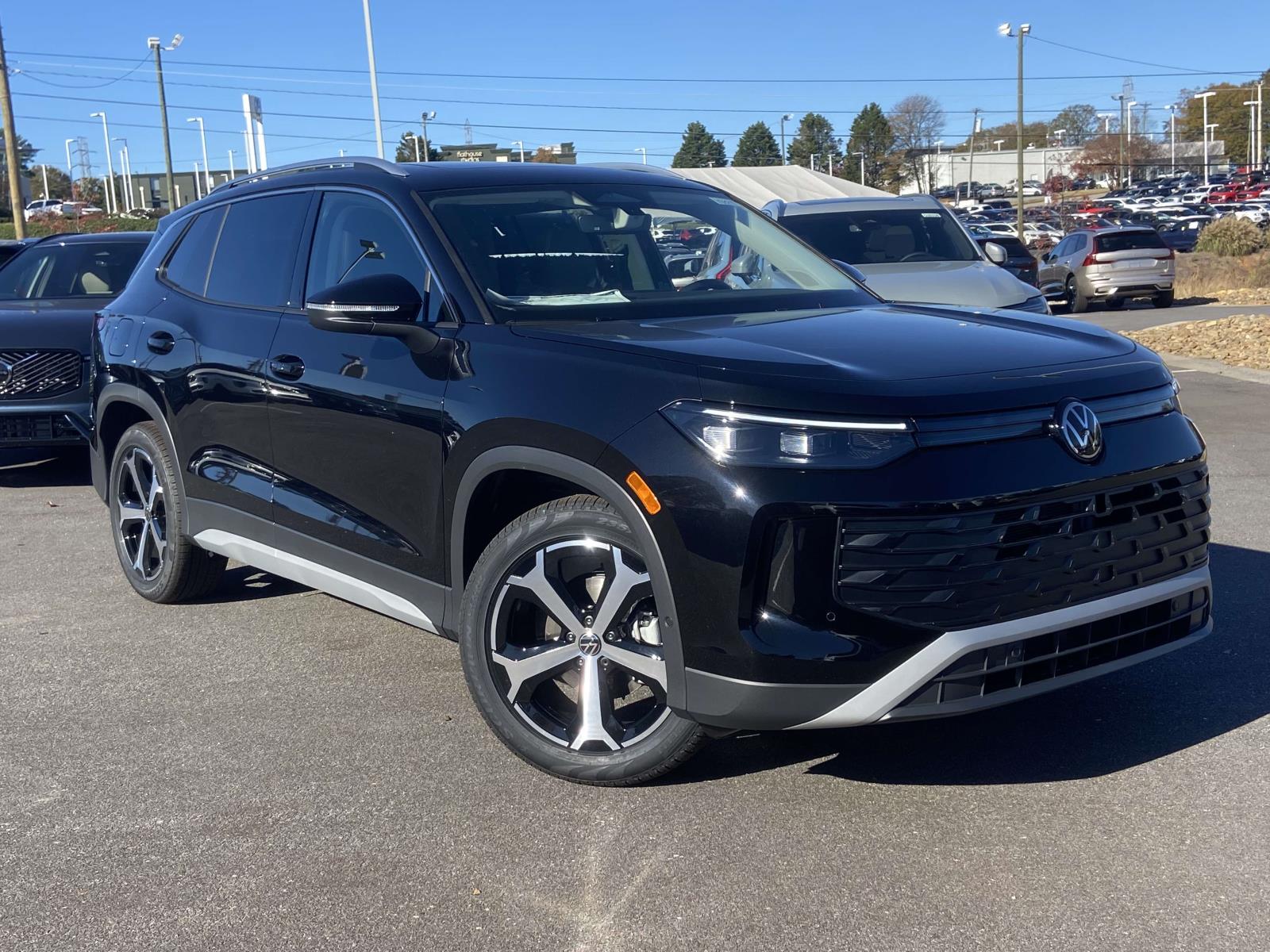 2026 Volkswagen Tiguan SE's photo