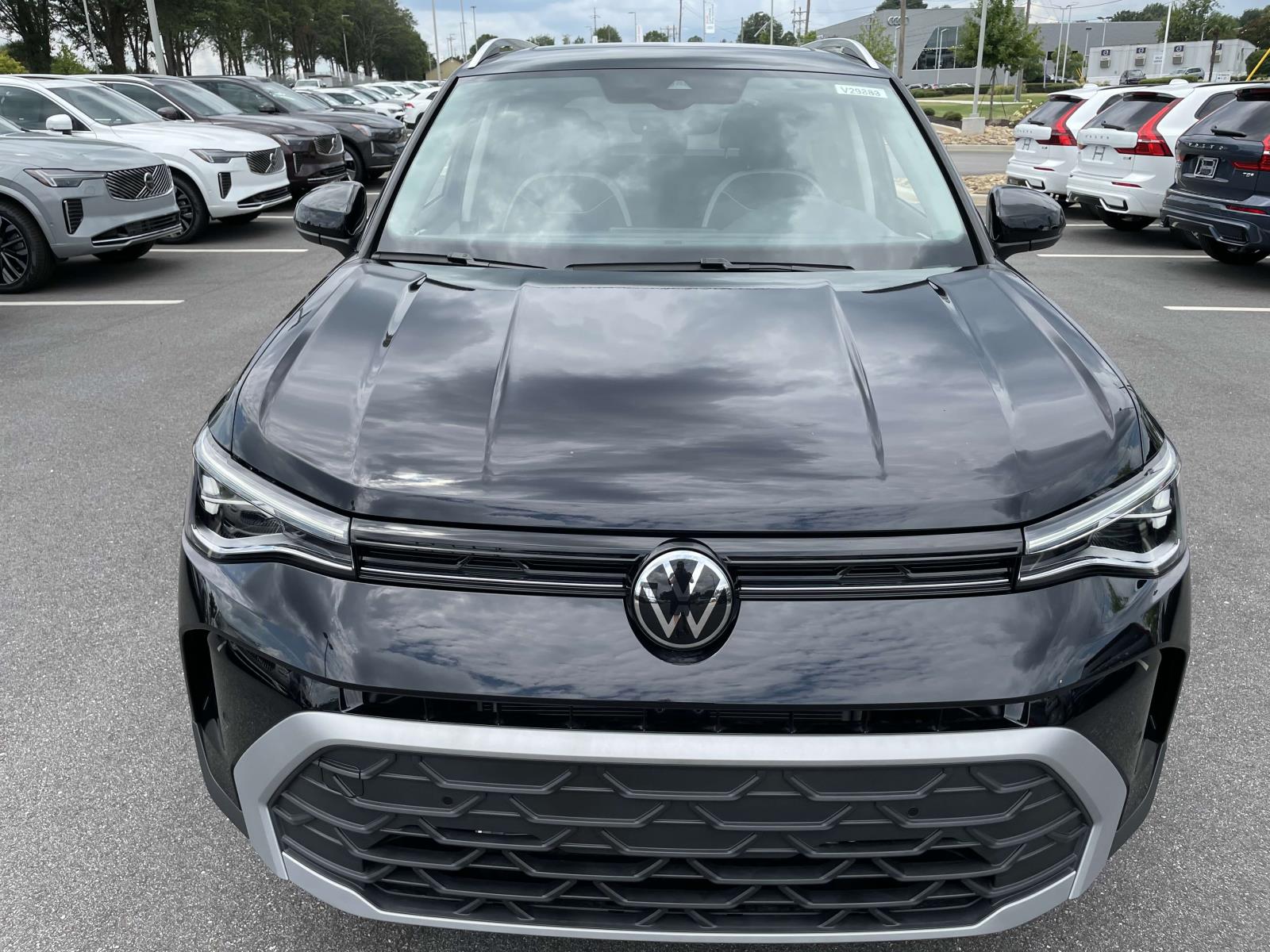 2025 Volkswagen Taos SE photo 2