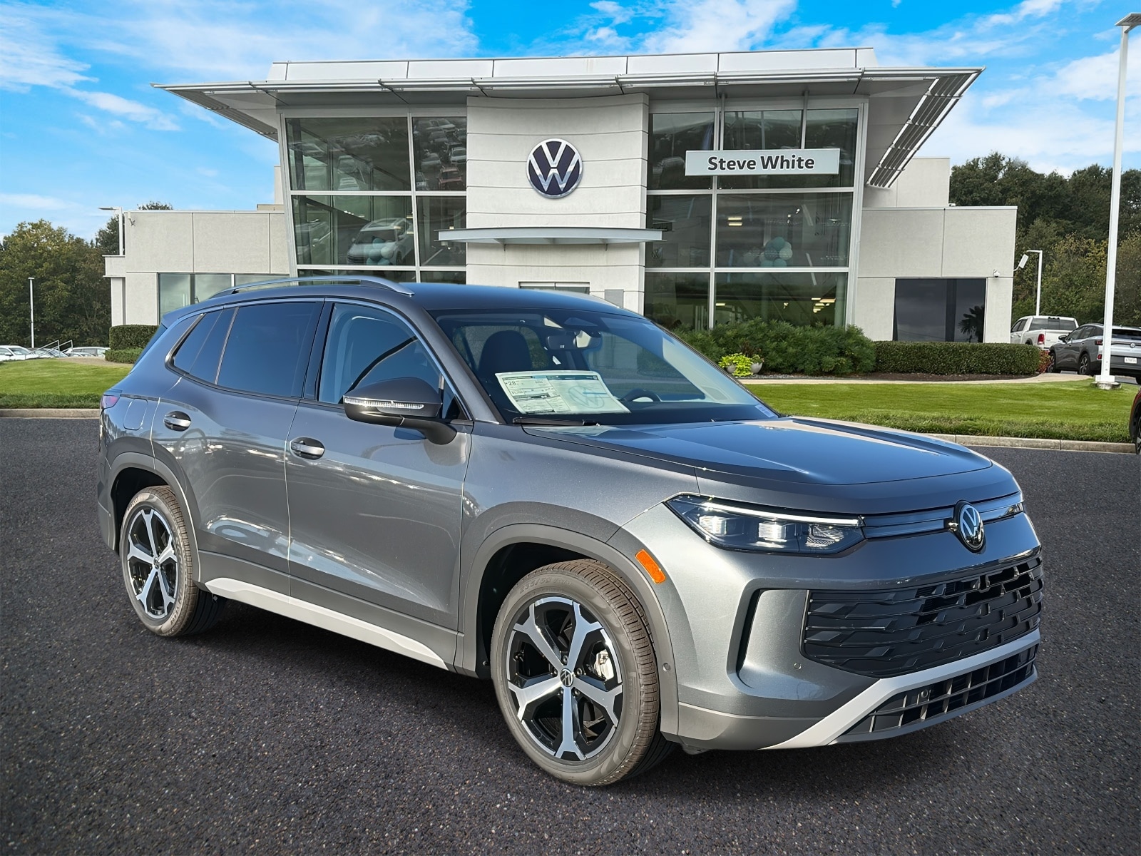 2026 Volkswagen Tiguan SE's photo