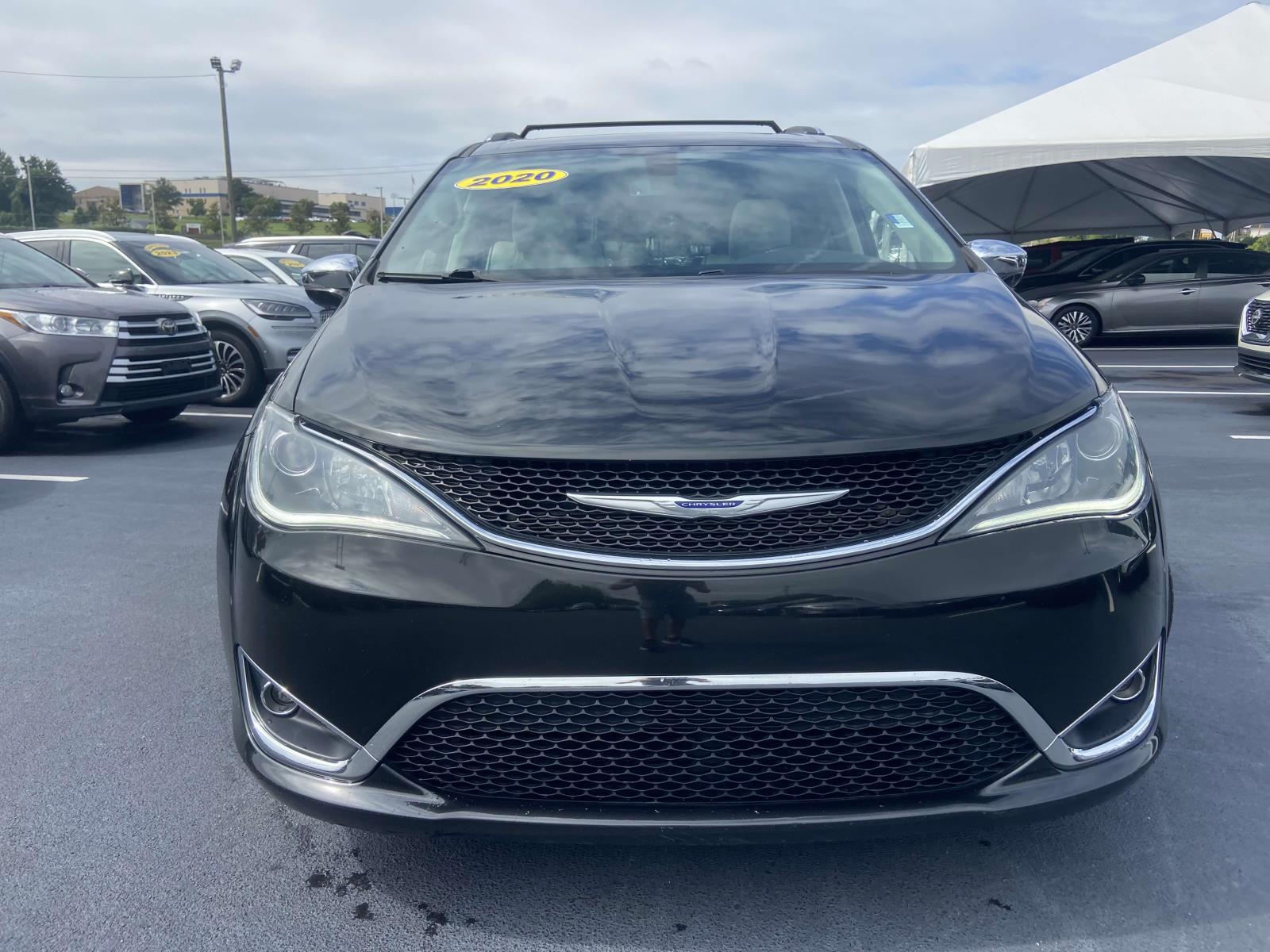 2020 Chrysler Pacifica Limited photo 2
