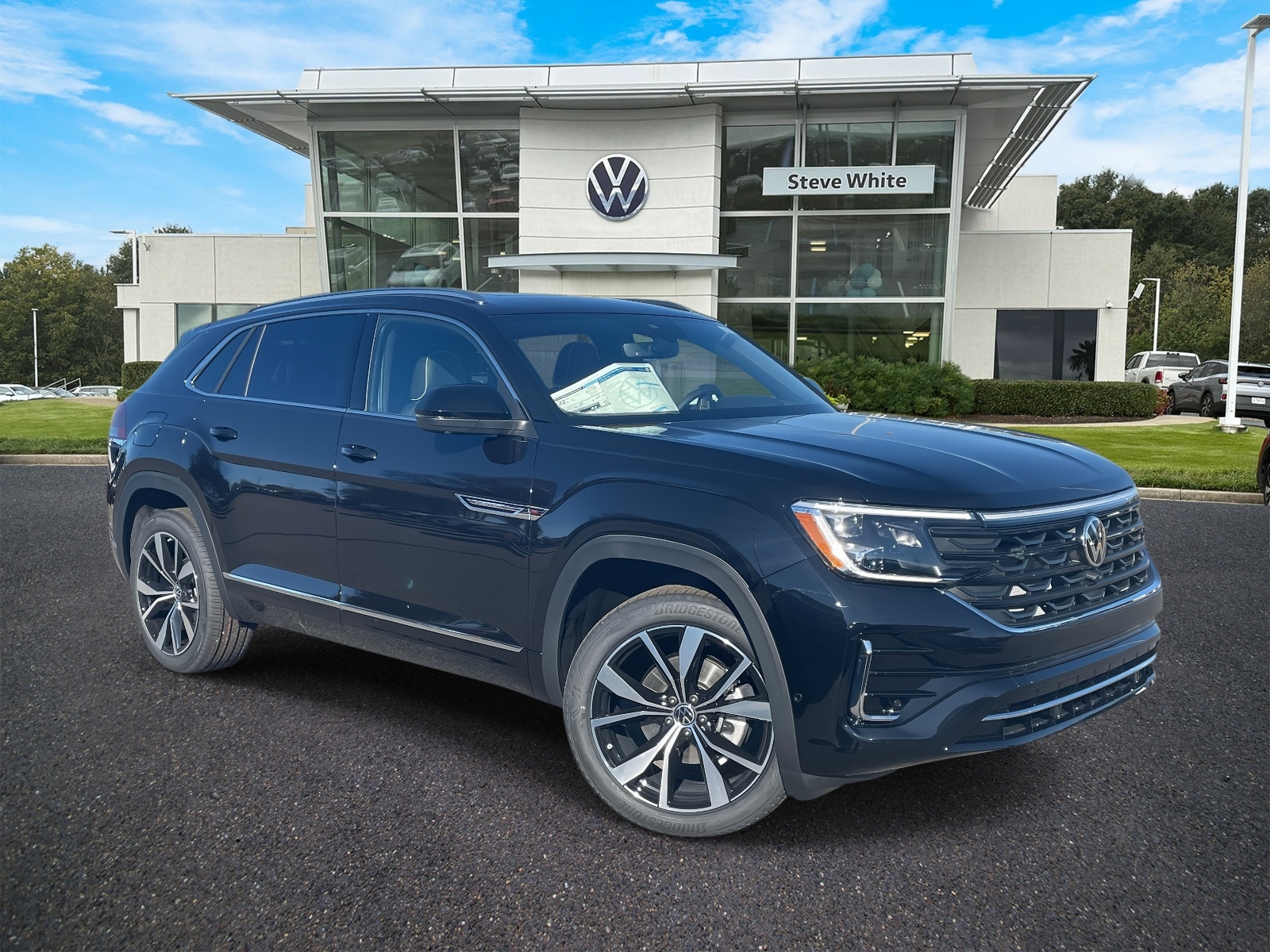 2026 Volkswagen Atlas Cross Sport SEL Premium R-LINE's photo