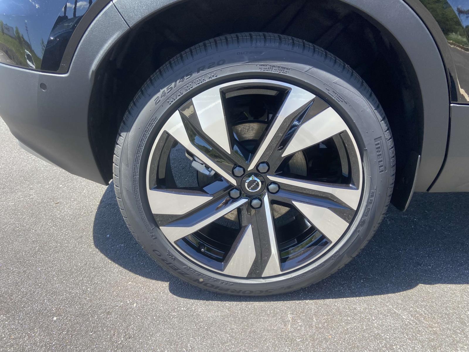 2025 Volvo XC40 Ultra - Photo 11