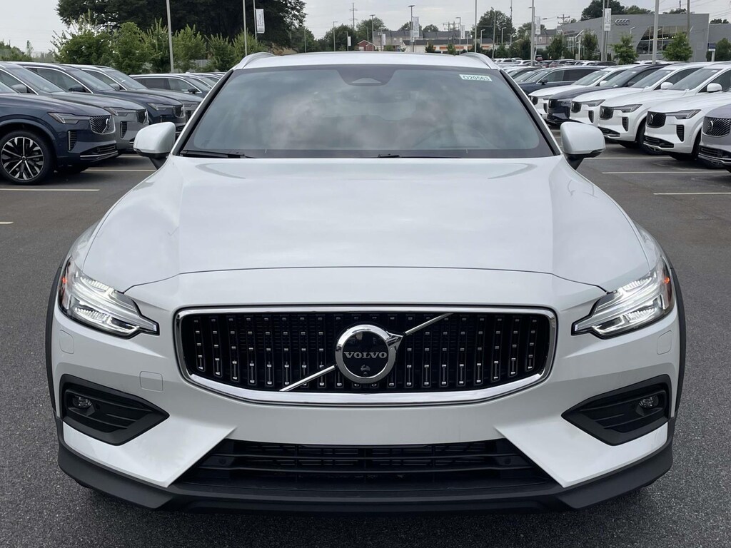 New 2026 Volvo V60 Cross Country B5 Ultra Car