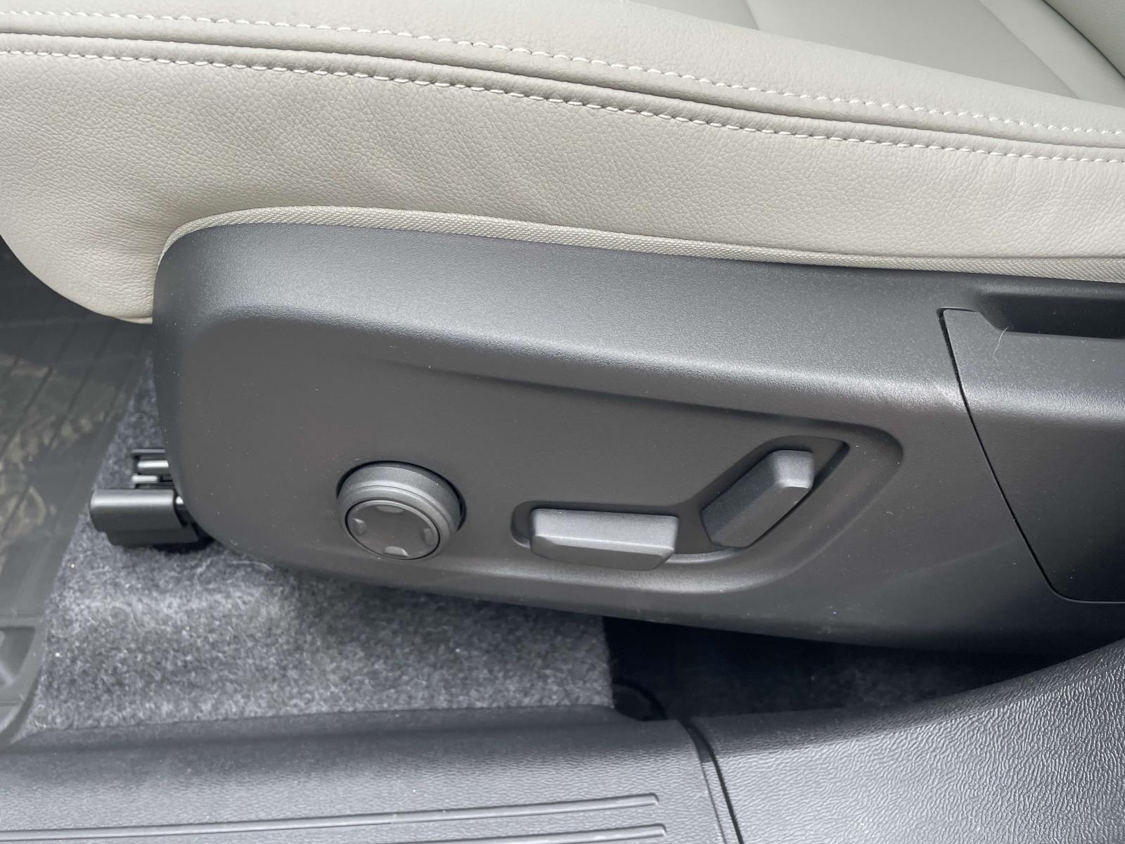 2025 Volvo XC40 Plus - Photo 24