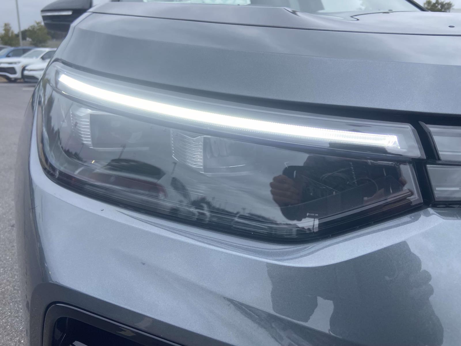 2026 Volkswagen Tiguan SE R-Line Black photo 3