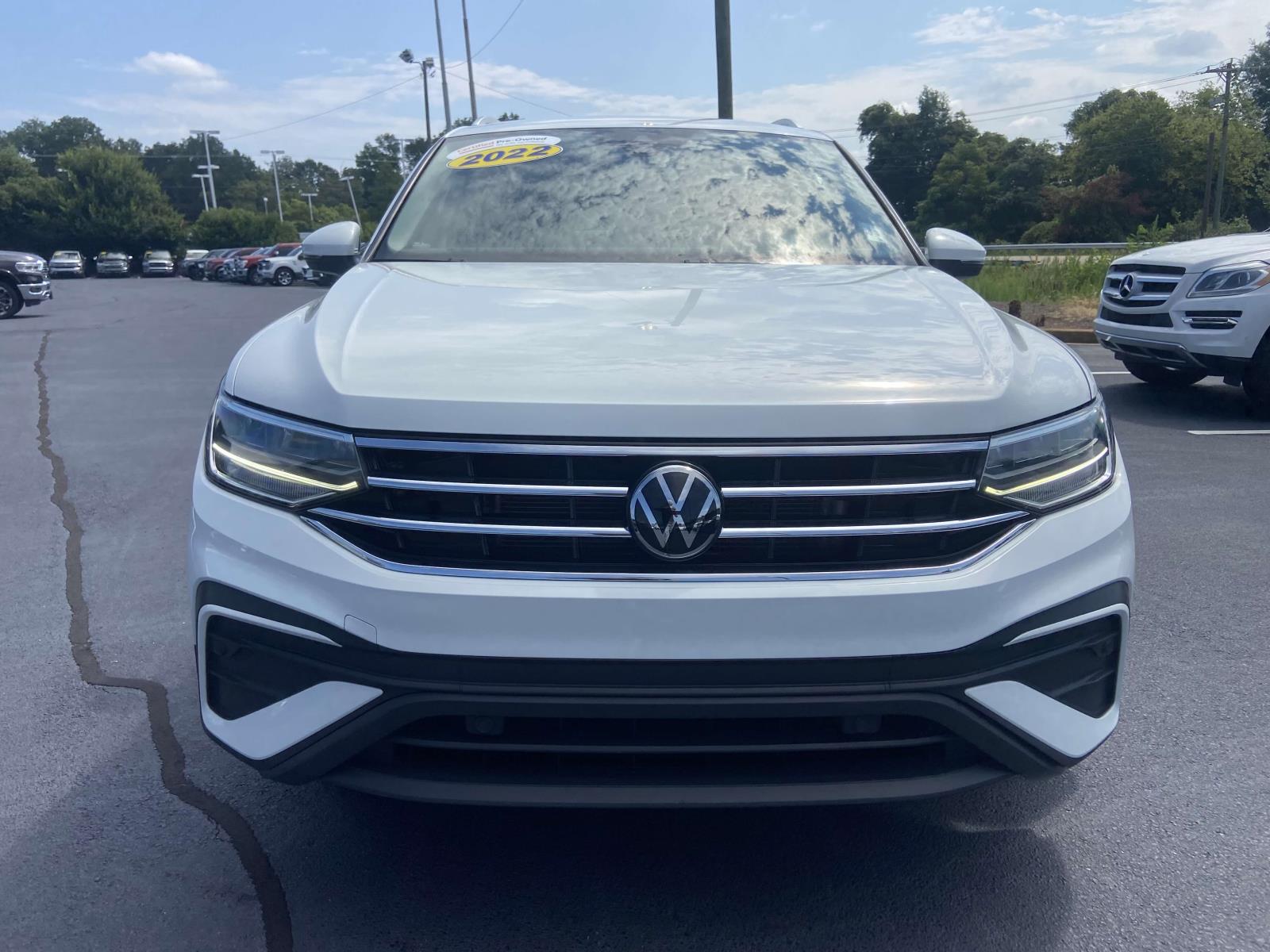 2022 Volkswagen Tiguan SE photo 2