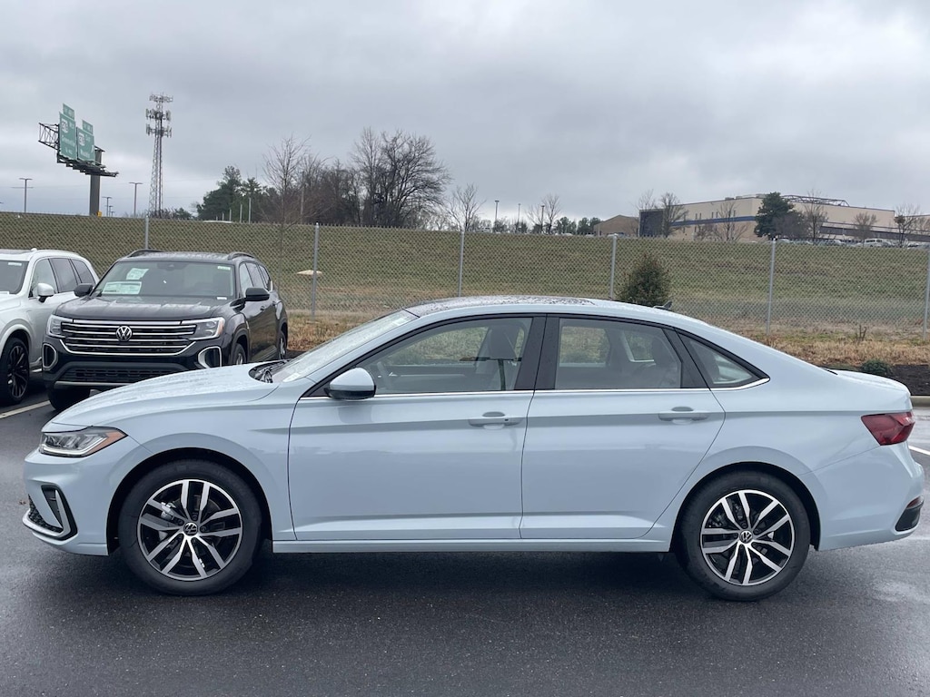 New 2026 Volkswagen Jetta SE Auto Car