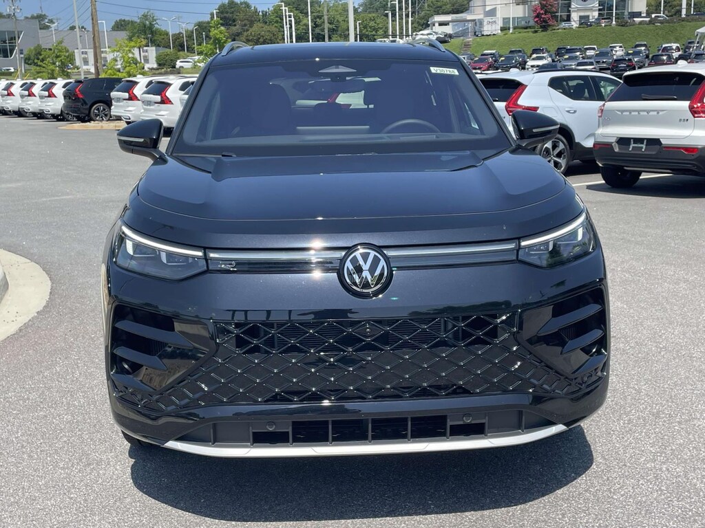 New 2026 Volkswagen Tiguan 2.0T SEL R-Line Turbo Sport Utility