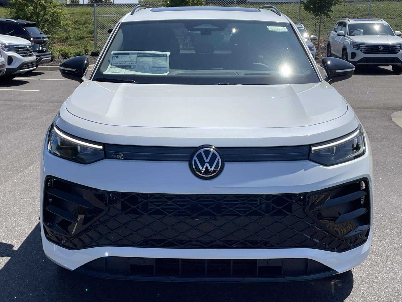 2025 Volkswagen Tiguan SE R-Line Black photo 2
