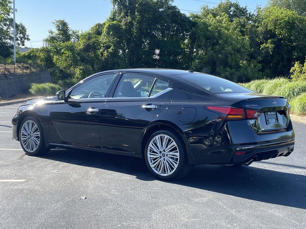 Used 2025 Nissan Altima SL FWD Car