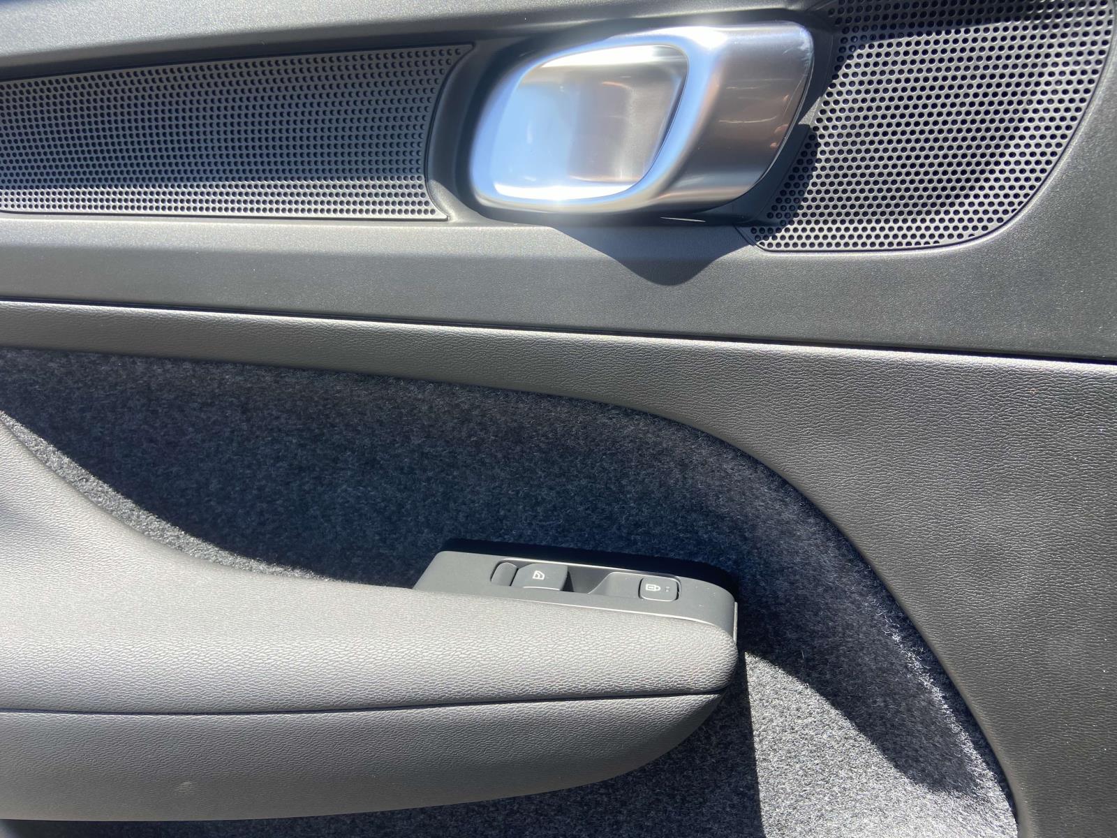 2025 Volvo XC40 Ultra - Photo 15