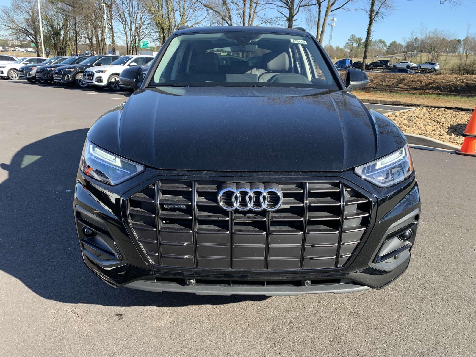 2025 Audi Q5 Premium 40 TFSI photo 2