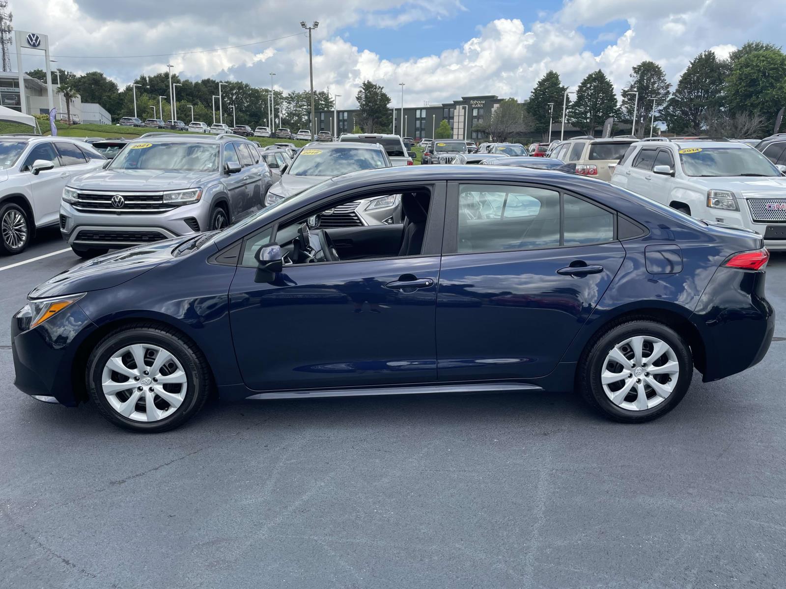2023 Toyota Corolla LE photo 4