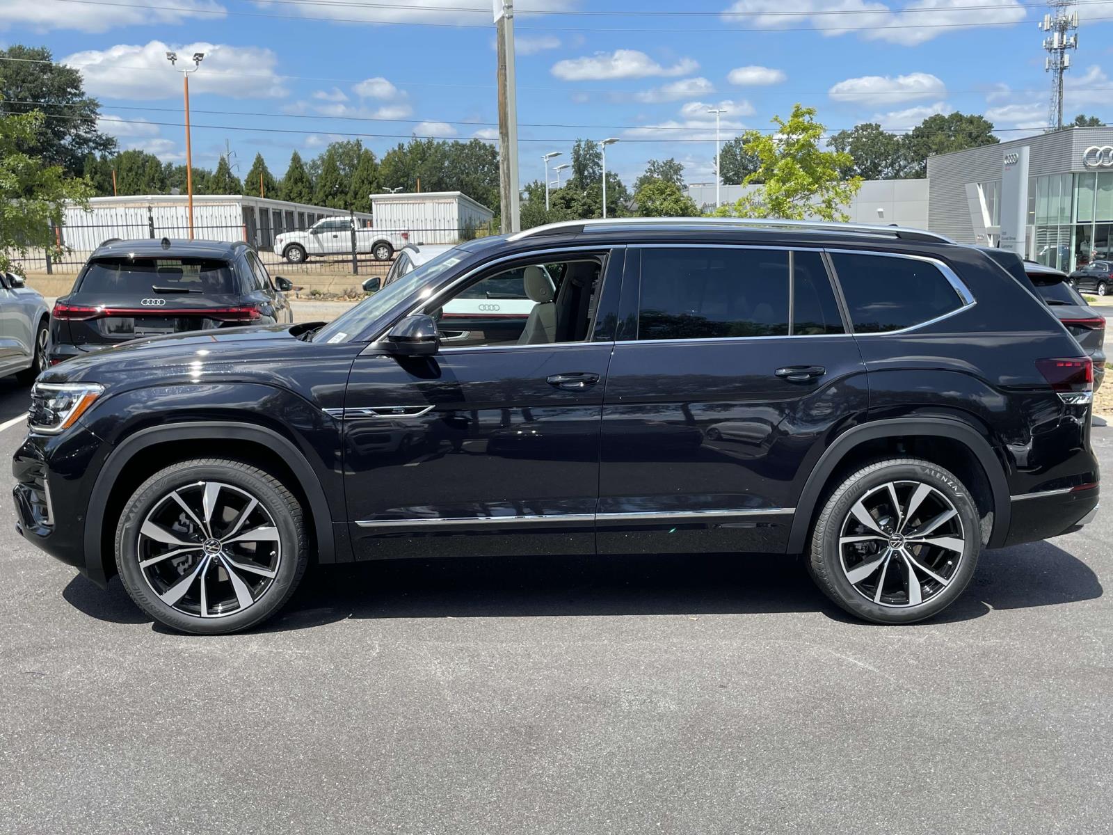 2026 Volkswagen Atlas SEL Premium R-Line photo 3