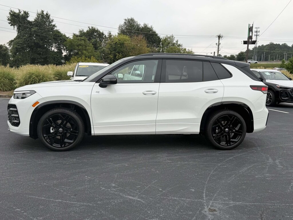 Certified 2026 Volkswagen Tiguan SE R-Line Black FWD Sport Utility