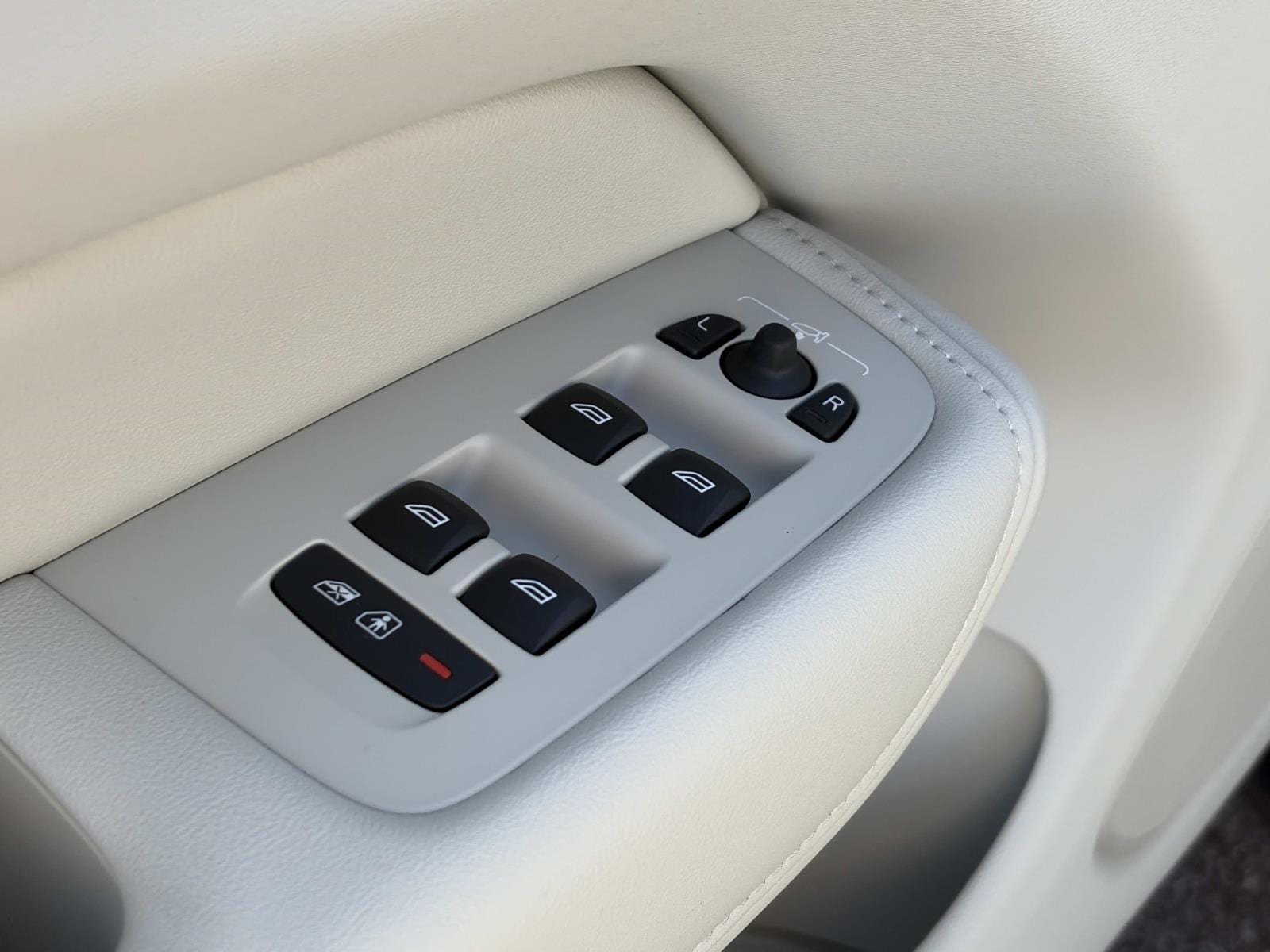 2026 Volvo XC60 Ultra - Photo 16