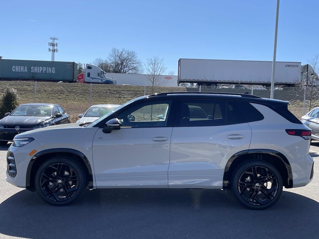 New 2026 Volkswagen Tiguan 2.0T SE R-Line Black FWD Sport Utility